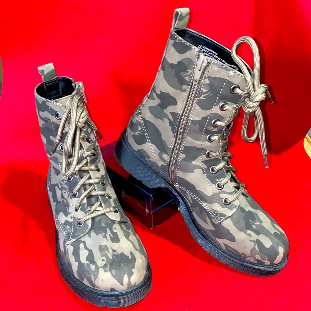 Camouflage Boots NWOT